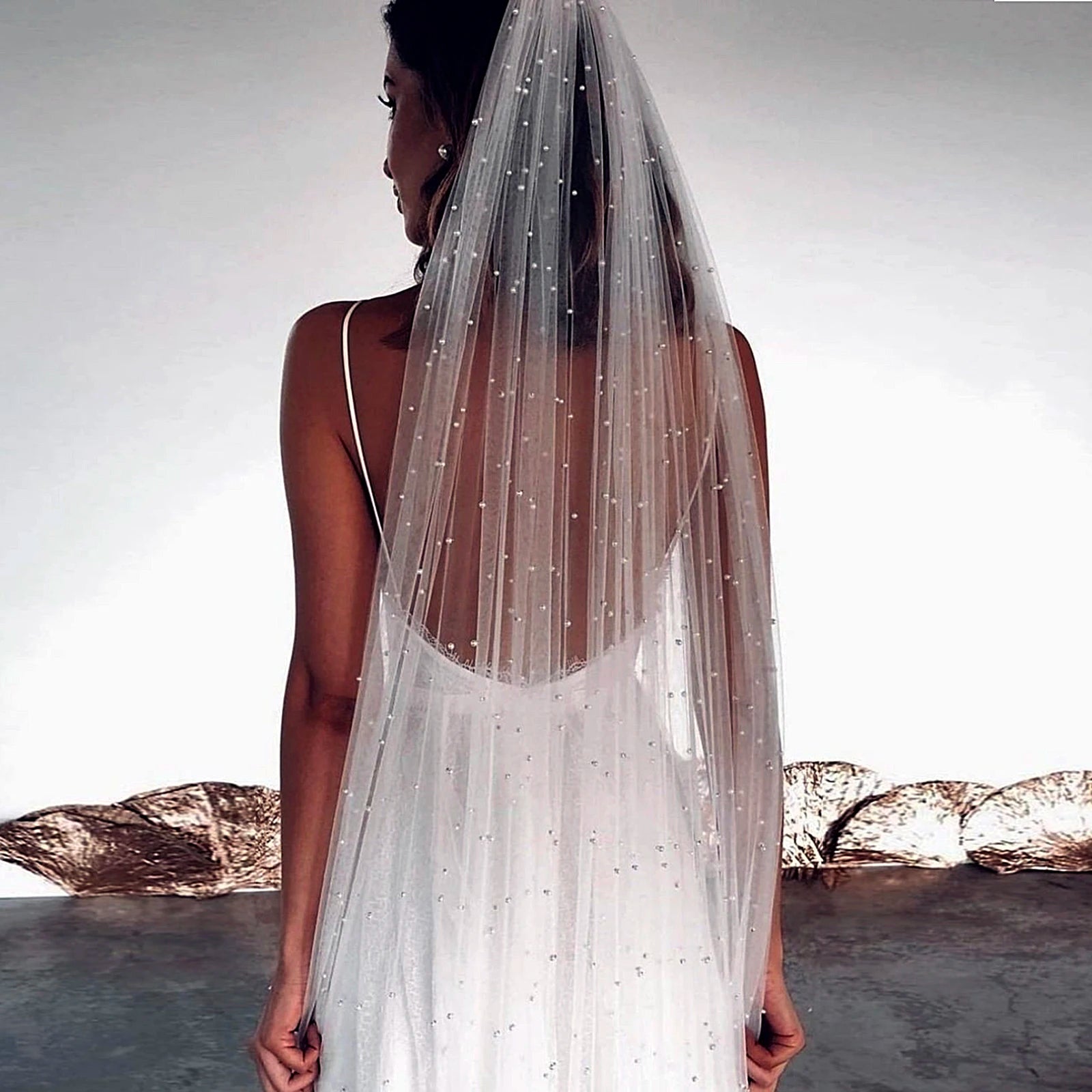 Short Wedding Veil for Bride Pearls Beaded Bridal Veils with Comb Soft