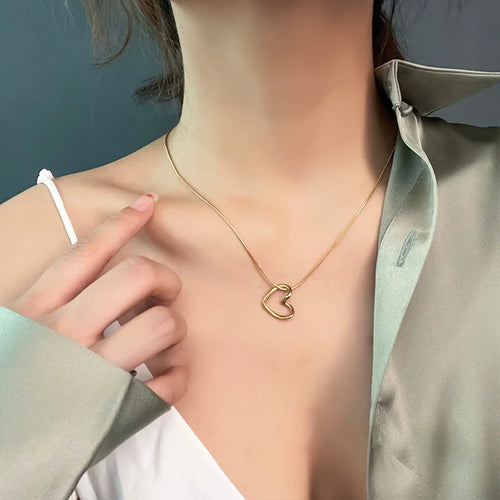 Simple Trendy Heart Pendent Necklace for Women Creative Design Gold
